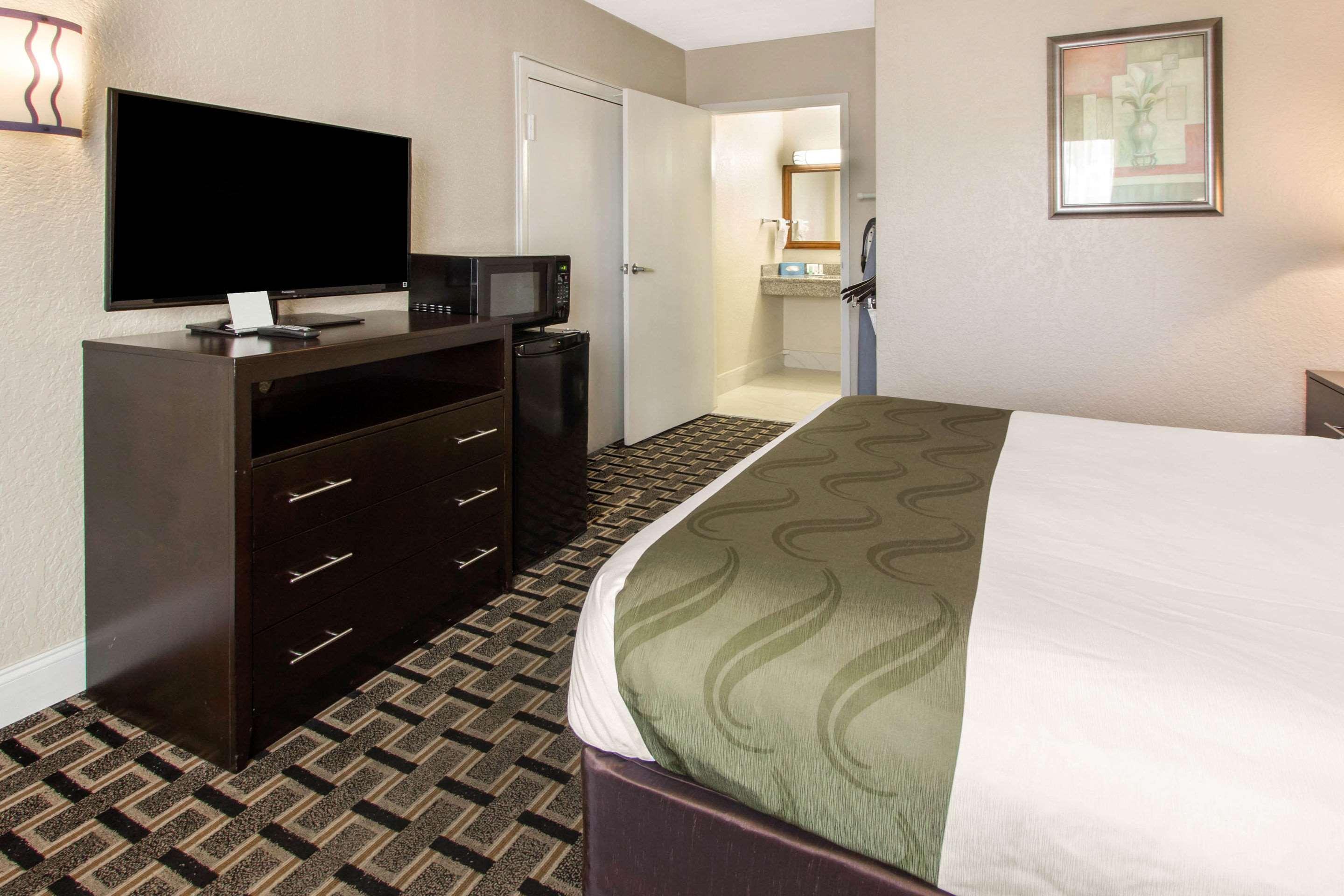 Quality Inn & Conference Center Tampa Exteriör bild