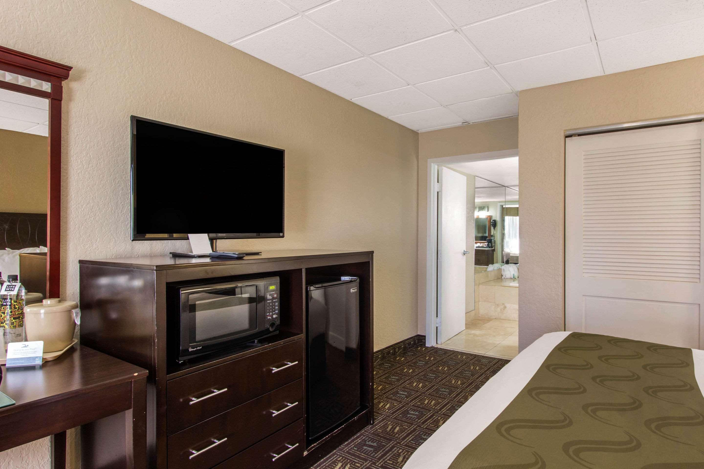 Quality Inn & Conference Center Tampa Exteriör bild