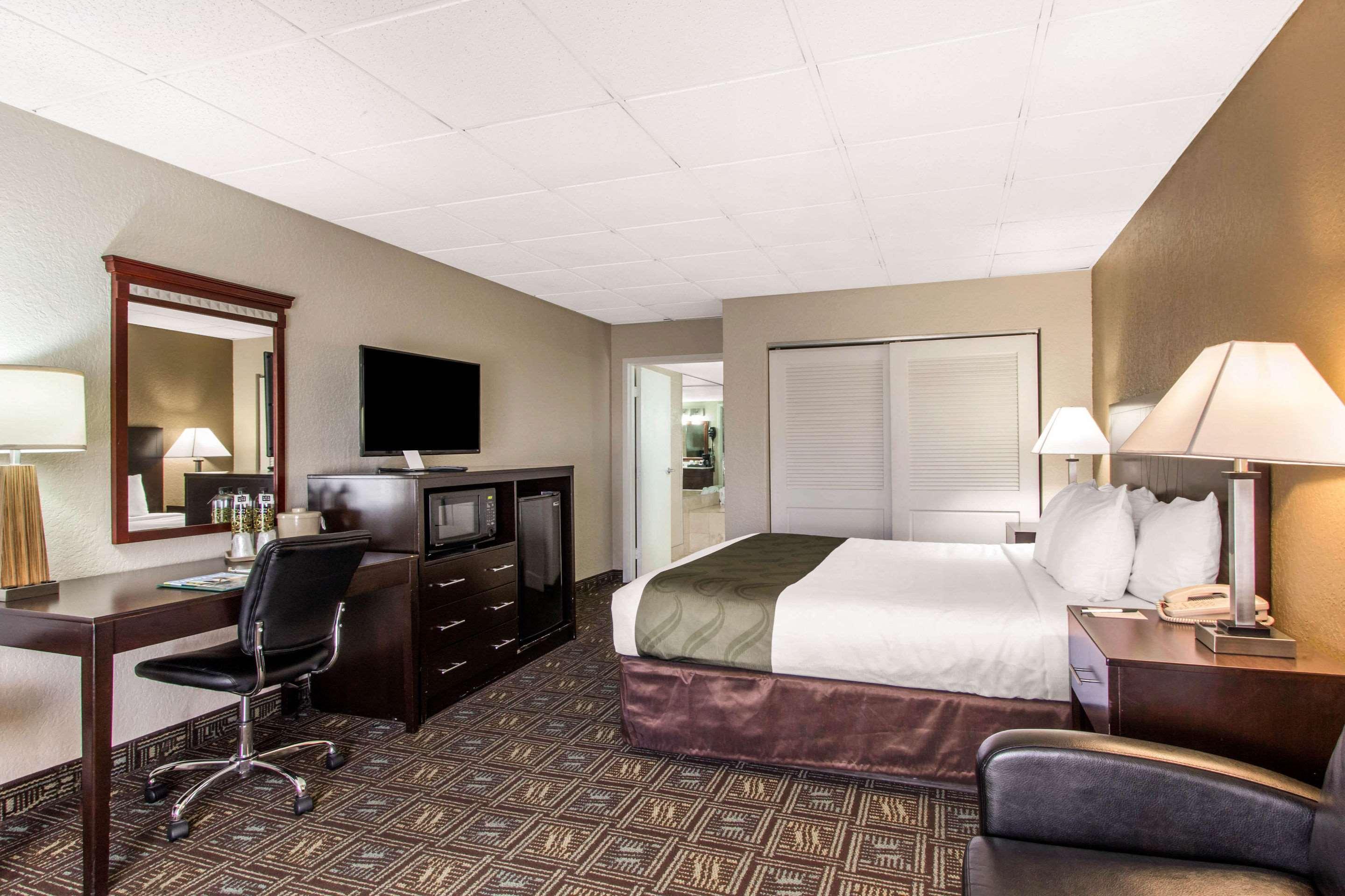 Quality Inn & Conference Center Tampa Exteriör bild