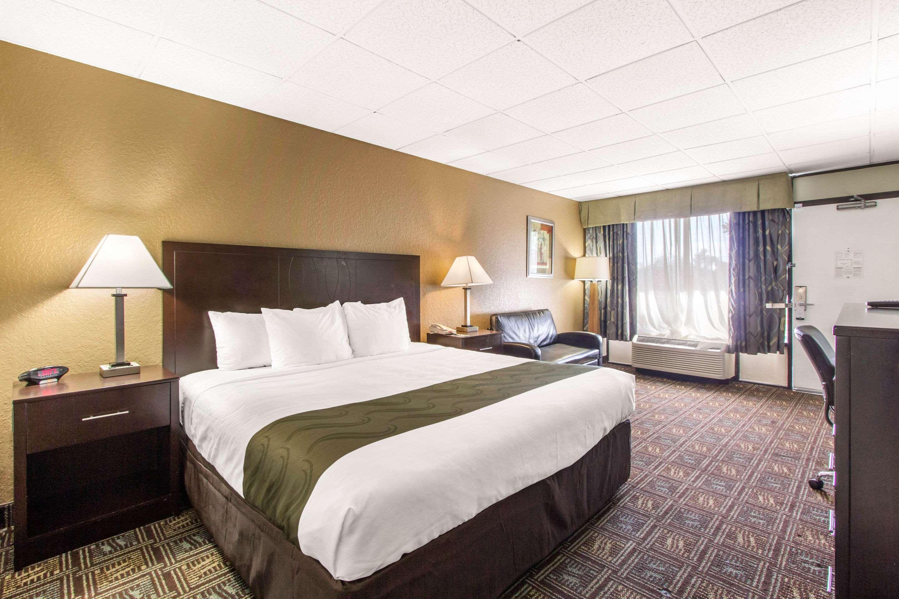 Quality Inn & Conference Center Tampa Exteriör bild