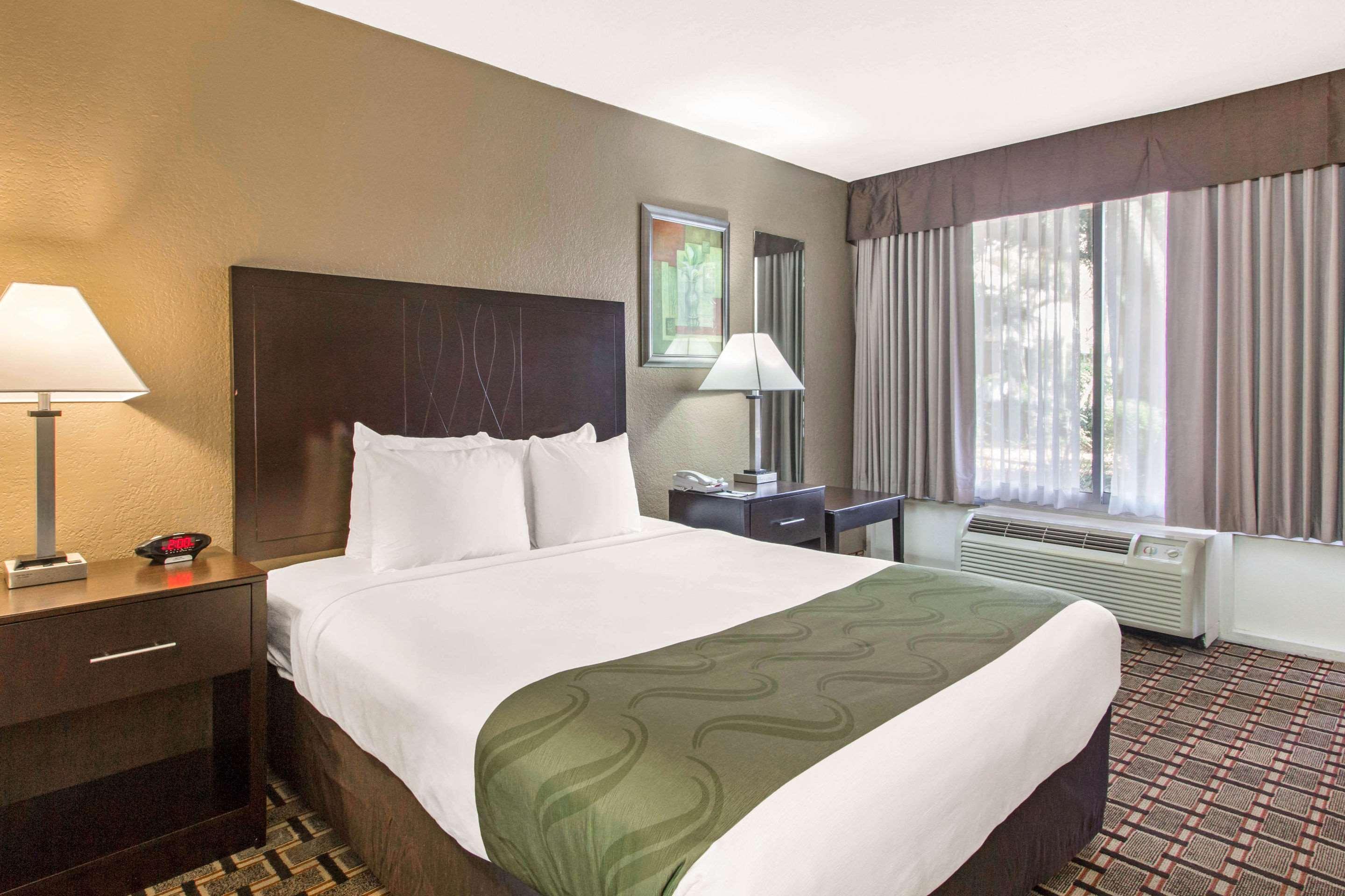 Quality Inn & Conference Center Tampa Exteriör bild