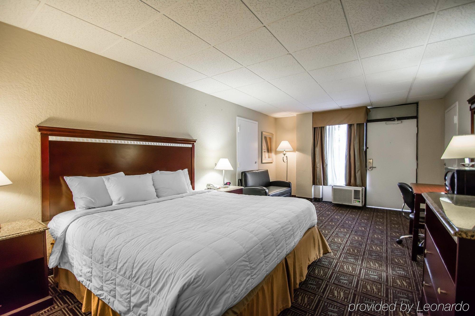 Quality Inn & Conference Center Tampa Exteriör bild