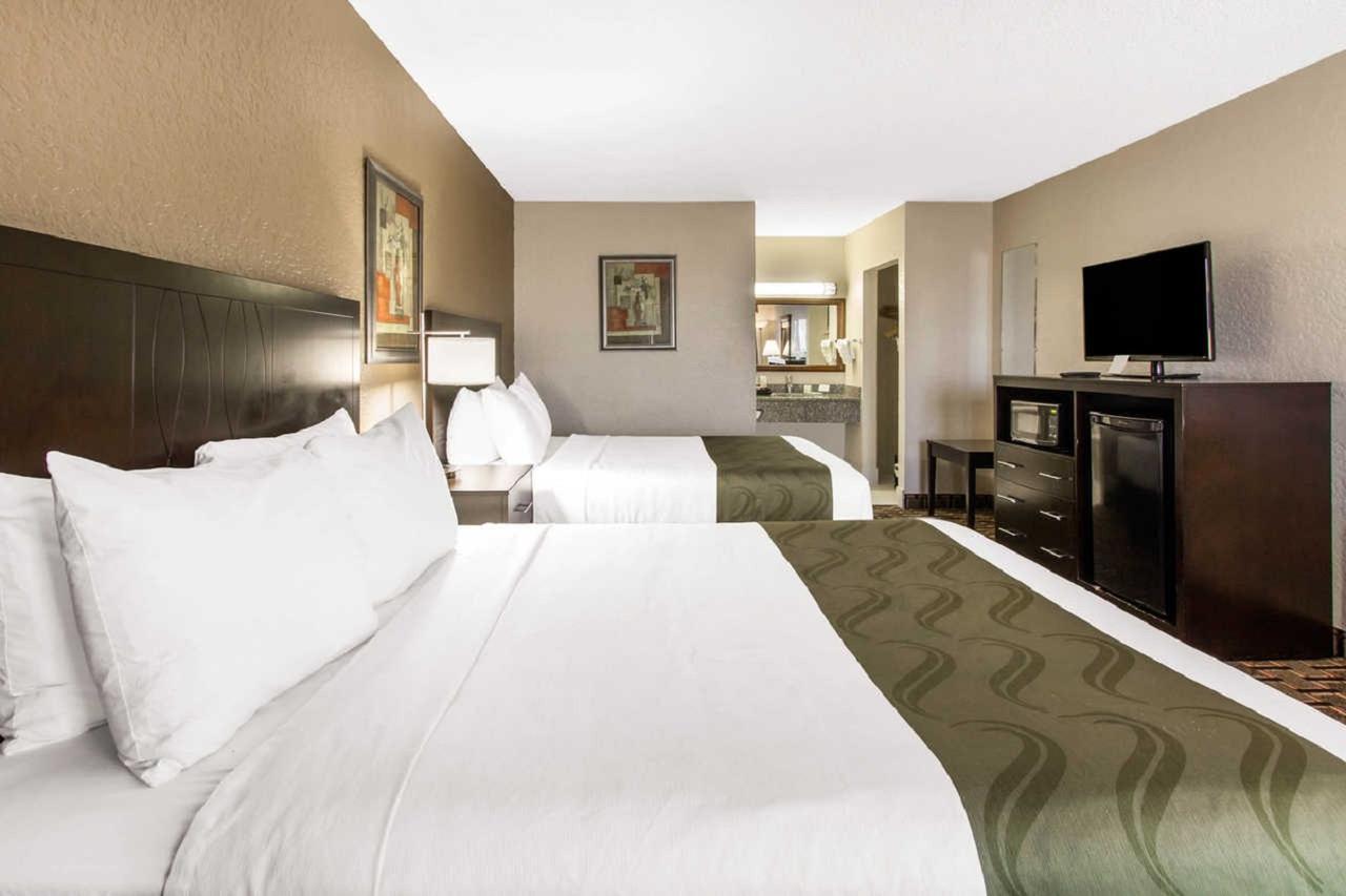 Quality Inn & Conference Center Tampa Exteriör bild