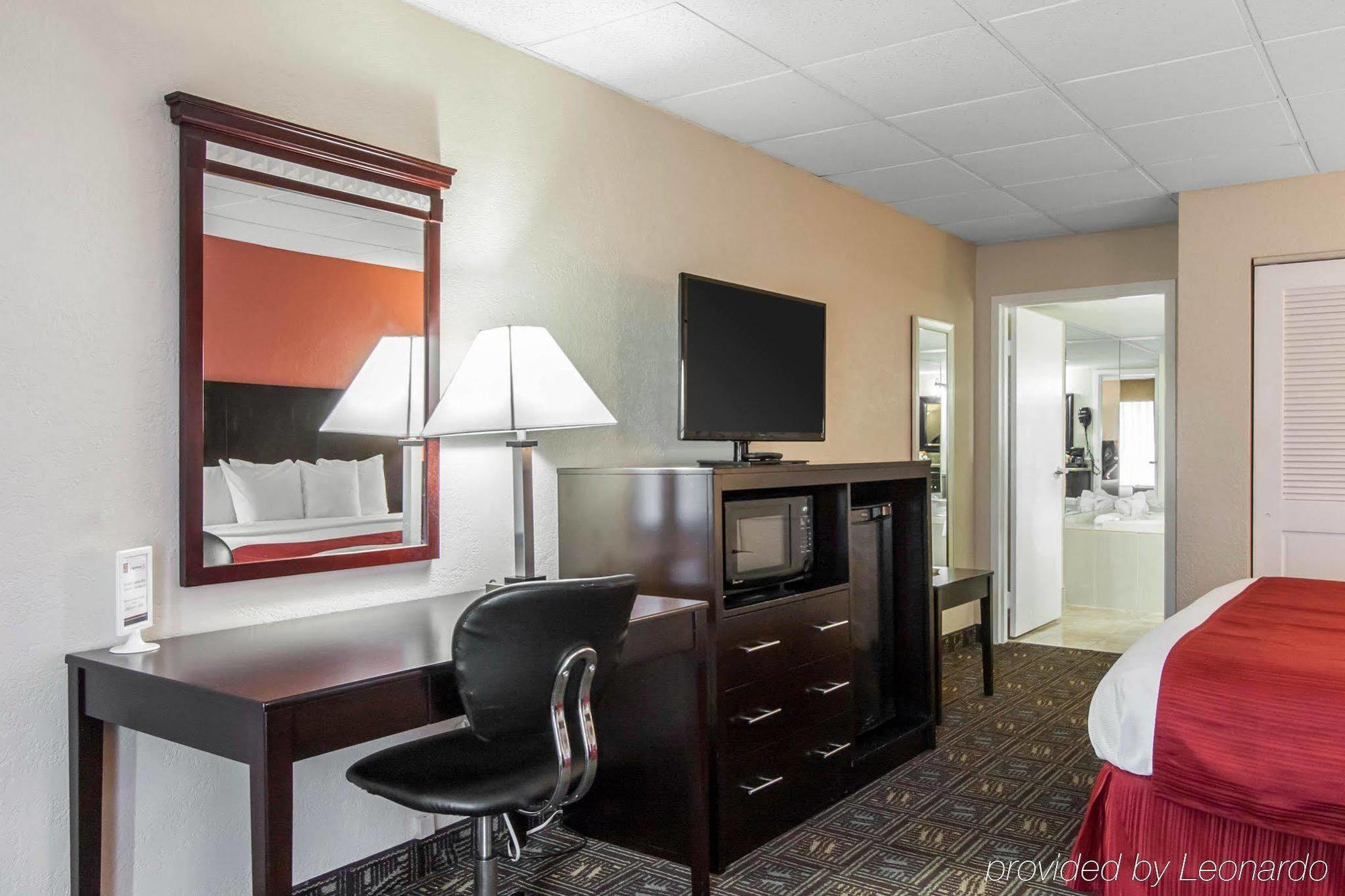 Quality Inn & Conference Center Tampa Exteriör bild
